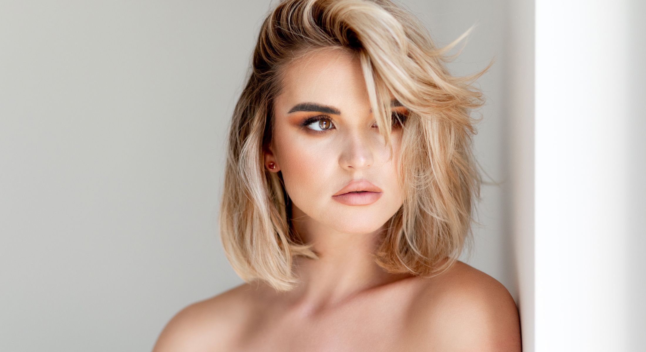 Portrait of a woman with stylish blond hair.